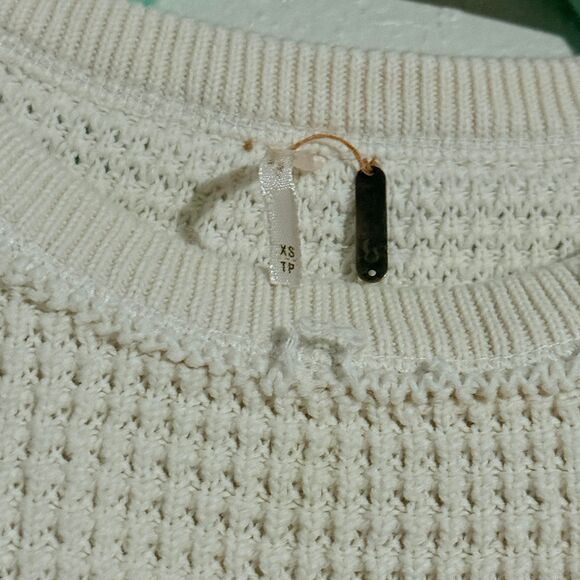 Free People Cold Shoulder 100% Cotton Knitted
Crocheted Sweater Size XS - Picture 3 of 5